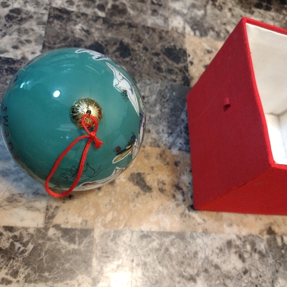 SEVEN SWANS A SWIMMING hand-painted Christmas ornament - Picture 3 of 7